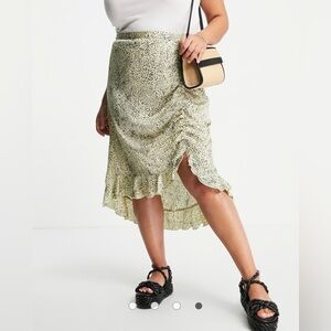 Vero Moda Curve ruched side satin midi‎ skirt in animal print size XS stretch